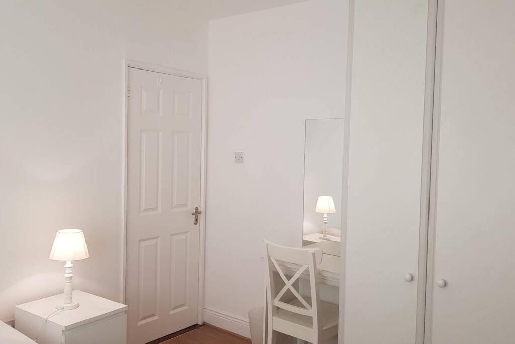 3 Bedroom 3 Bathroom House, Dublin Lucan Zewnętrze zdjęcie
