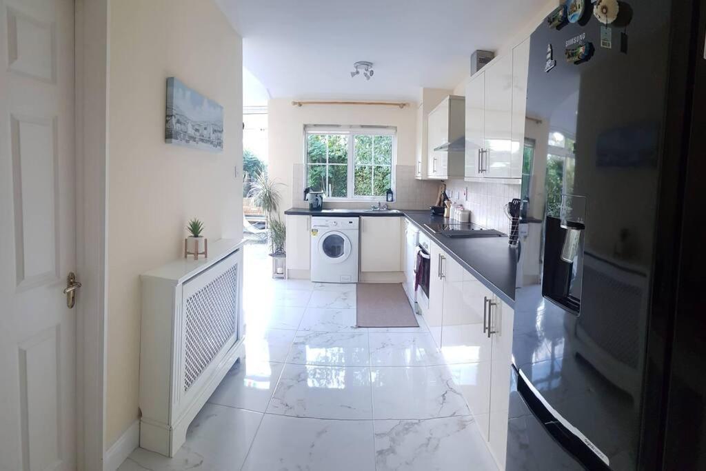 3 Bedroom 3 Bathroom House, Dublin Lucan Zewnętrze zdjęcie